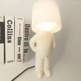 Lâmpadas de mesa claeted menino impertinente lâmpada criativa única led pregas leitura iluminação quarto cabeceira luz da noite presente das crianças