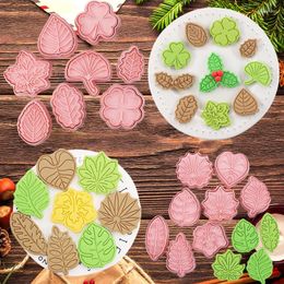 Baking Moulds Cartoon Christmas Holly Leaf Cookie Mould Plant Leaf/Maple Leaf/Clover/Tropical Leaf/Ivy Biscuit Cutting Die Year