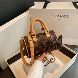 Internet Celebrity Letter Contrasting Colour Pillow for Women's New able and Minimalist Handbag, High-end Texture Shoulder Bag 2024 78% Off Store wholesale