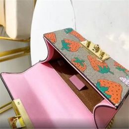 2022 Fashion Women Strawberry printing shoulder bags gold chain crossbody bag fashion leather handbags female famous designer purs277a