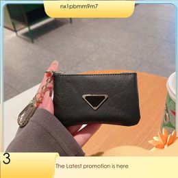 Classic Like P Keychains Luxury Designer The Same Style Card Bag Men's And Women's Mini Metal Inverted Triangle Big Brand Coin Purse 772