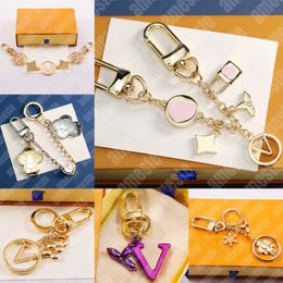 Designer Key Chain Flower Piesse Chain Bag Pendants Women Couple Circle Twinkling Keychains Luxury Keyring Carabiner Key Buckle Chains