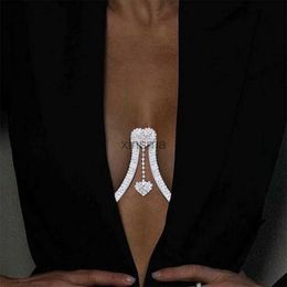 Altri set di gioielli Cuore Croce Petto Collana a catena Cablaggio Cristallo Strass Amore Ciondolo Staffa toracica Reggiseno Gioielli per il corpo per le donne Bikini Decor YQ240204