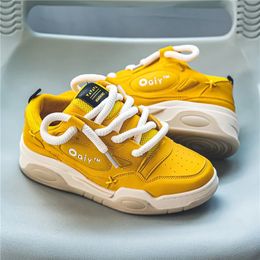 Designer Yellow Sneakers Men Fashion Low Top Skateboard Shoes Casual Sports Platform Bread baskets hommes 240202