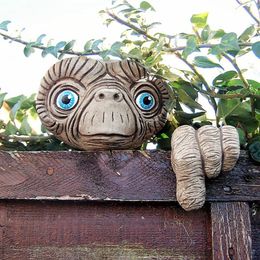 Garden Decorations Alien ET Peeker Statue Yard Art Ornament Fences Door Decoration Cute Resin Craft Home Decor