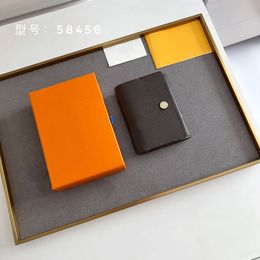 2024 Luxus-Designer-Tasche, kleine Kopfschicht aus Rindsleder, kleine Kartentasche, Visitenkarten-Clip, geprägte Null-Geldbörse