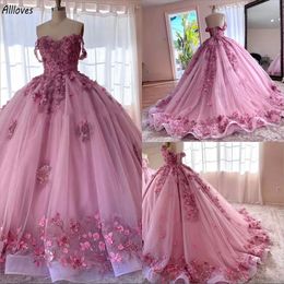 Красивые цветы розовые кружевные бисера кусочки Quinceanera платья с плеча Princess Ball Hown Вечерний вечер пухлый длинный поезд сладкий 15 16 платье для девочек формальная одежда