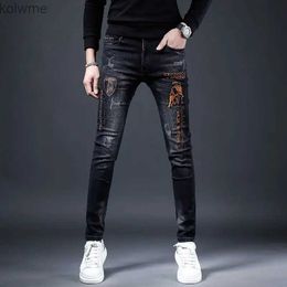 Men's Jeans High Quality Mens Slim-fit Lightweight Black Denim PantsTrendy Prints Decors Ripped Casual Pants Stylish Sexy Street Jeans ; YQ240205