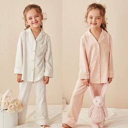 Kindermädchen-Pyjama-Sets mit Umlegekragen im Lolita-Stil. Oberteile aus Baumwolle und Hosen. Pyjama-Set aus Spitze für Kleinkinder. Nachtwäsche-Loungewear für Mädchen 240123