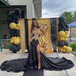 2024 Sexy Black Prom Dresses One Shoulder Mermaid Plus Size Floor Length Long Sleeve Illusion Gold Lace Appliques Crystal Beads Evening Gowns Side Split