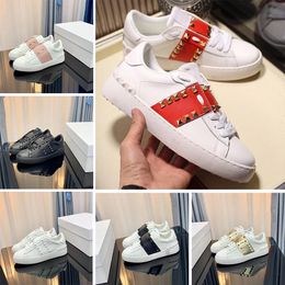 Luxury Fashion casual shoes Flat Riveted Men women Sneakers Designer Shoes Cut Leather Splike Red Black White Mens Womens With box Fashion Vintage Luxury Trainers