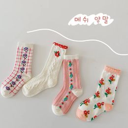 Детские носки в корейском стиле, 4 пары носков для маленьких девочек, модные детские хлопковые спортивные носки с рисунком цветка, 240124