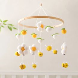 Baby Rattle Toys Wooden Mobile Musical Bed Bell Hanging Toy 0-12Month born Cute Honeybee Hairball Infant Crib Holder Brackets 240118