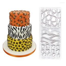 Baking Moulds Plastic Fondant Mold Animal Zebra Pattern Stone Cake Cutting Die Cartoon Biscuit Cupcake Decorating Tool