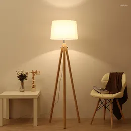 Floor Lamps Modern Japanese Simple Wood Fabric Nordic Living Bedroom El Apartment Sofa Side Reading Room Decoration Lamp