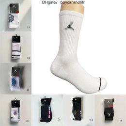 Womens socks mens high-quality cotton solid Colour classic black and white breathable sports casual luxury all-season 9B09