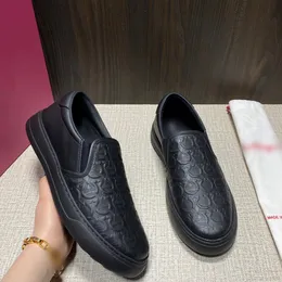 Fashion men designer shoes letter logo carved designer men sneakers cool streetwear slip on Luxury Mens trainers black casual shoes