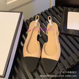 Teli designer Chanele Sandalo Sbera di pecora spessa tacchi tagli a taglio superficiale Colore femminile abbinate Agricocchia scarpe da donna scarpe da donna sandali con tacco medio