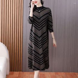 Casual Dresses High Quality Middle-Aged Women' Striped Woolen Dress Autumn And Winter Loose Bottomed Knitted Midi Sweater Robe Z4888