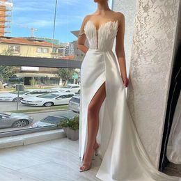 2024 Elegant Satin Feather Mermaid Mother Of The Bride Dresses With Beading Sexy Side Split Wedding Guest Gowns Groom Mom Elagant Formal Evening Wear Women Prom