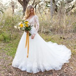 Romantische Sommergarten-Land-weiße Elfenbein-Spitze-Brautkleider mit V-Ausschnitt, Illusion, langen Ärmeln, Brautkleider, Sweep-Zug, Vedtido de Novia, Prinzessin