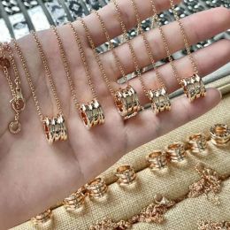 2024 Naszyjnik dla kobiet 18K Rose Gold Spring Rozmiar organizacji charytatywnej V Waist V Gold Lock Bone Sain Wysokiej jakości prezenty świąteczne Projektant Jewlery dla kobiet