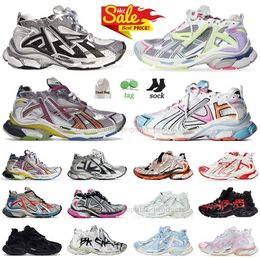 2024 RUNNER 7.0 Scarpe firmate uomini Donne Runners 7 7,5 Mocassini viola bianchi neri Scarpe piatto-forma-tre pista di lusso rosa 3 3.0 Allenatori Dhgates Sneaker Casual