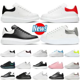 2024 Designer Sneakers Oversized Shoes White BlackLuxury Velvet Suede Womens s Trainers mens women Flats Lace Up Platform