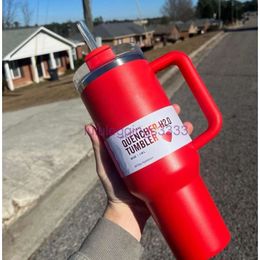 Estoque dos EUA Cosmo Pink Parada 40 onças de aço inoxidável Co Branded Flowstate Tumbler Flamingo 40 onças Quencher H2.0 Caneca de presente do dia dos namorados Red Target Cups 0104