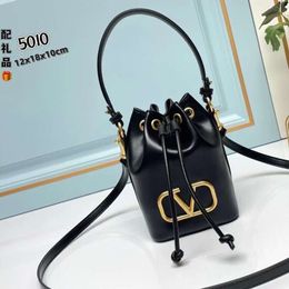 V-button Bucket Bag Handbag Drawstring Opening and Closing New 2024 78% Off Store wholesale