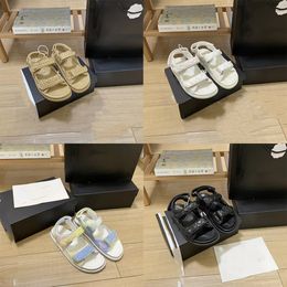 2024 Designer-Sandale für Damen, Plateau-Sandalen, Sandale, Slides, Slipper, Schuhe, dicker Boden, Sommer, flach, Hakenschlaufe, lässig, Strand, Schnalle, echtes Leder, hohe Qualität