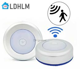 Night Lights PIR Motion Sensor Night Light 6LED LED Human Body Induction Wireless Detector Automatic Light On / Off For Home Bedside Lighting YQ240207