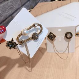 Vintage Style Women Geometric Brooch INS Fashion Design Ladies Pins for Party High Quality Pearl Alloy Brooches with Chain5373765