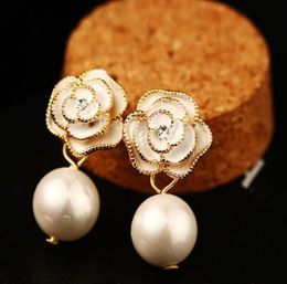 Whole Classic fashion designer camellia flower elegant pearl pendant dangle chandelier stud earrings for woman silver pin5268693
