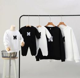 Family Matching Outfits Spring Mother Kids Mom Daughter Father Son Baby Sweatshirts Top Look Jersey Mommy and Me Clothes 240122