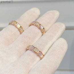 Luxury Jewellery Band Rings Baojia Snake Bone Womens High Edition v Diamond Natural White Fritillaria 18k Rose Gold Advanced Versatile Ring Il4d