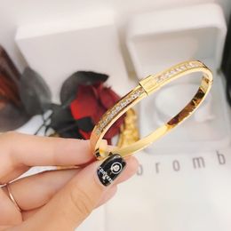 Luxury Bracelets Women Faux Leather Bangle Fashion Brand Designer Letter Crystal Bracelet 18K Gold Plated Stainless steel Bracelet Womens Wedding Jewellery Gifts