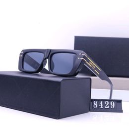 New Overseas Box Sunglasses for Men and Women Street Photography Sunglasses, Classic Travel Fashion Glasses 8429