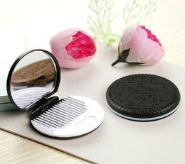 Dark Brown Cute Chocolate Cookie Shaped Design Makeup Mirror with 1 Comb Lady Women Makeup Tool Pocket Mirror Home Office Use7166203