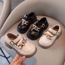 Baby Girl Princess Shoes Non-slip Flat Soft-sole Leather Shoes for Girls Pretty Crystal Metal Chain Children School Shoes G06215 240119