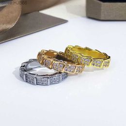 718k Luxury Jewellery Band Rings v Gold Plated Mi Jinbao Family Snake Bone with Light Luxury Glossy Face Stars Full of Diamonds Shell and Fritillaria Mother Matching Rin