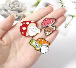 Cartoon Vegetable Mushroom Brooches Brothers Fashion Cute Enamel Pins Plant Frog Cat Animal Badge Costume Decoration Gift1381991