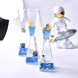 Astronaut Universe Cruise Fluid Liquid Hourglass 3 Min Quicksand Table Decorations Living Room Office Ornaments Desk Home Decor 240123