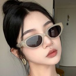 occhiali da sole miui versione coreana celebrità di Internet alla moda con gli stessi nuovi occhiali da sole con protezione solare con montatura piccola da donna, occhiali hip-hop per foto di strada