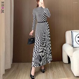 Work Dresses EGRM 2024 Spring Casual Pleated 2 Pieces Set Long Sleeved T-shirt&A-line Skirt Personalized Striped Printed Ladies Suits