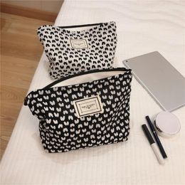 Cosmetic Bags Simple Fresh Heart-shaped Bag Travel Portable Makeup Organizer Daily Clutch Phone Pouch Storage