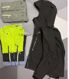 ARC Designer Jacket Mens Windbreak Waterproof Puffer Jackets Arcterxy Plus Size Lightweight Softshell Raincoat Hooded Outdoor Hiking Clothes 04851212