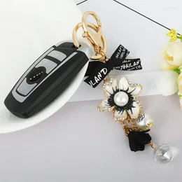Keychains Creative Bow Flower Key Chains Ring Car Pendant Women Bag Charm Fashion Imitation Pearl Keyrings