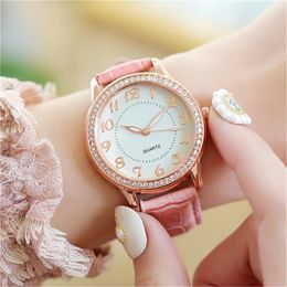 Wristwatches Ladies Quartz Wrist Watch Bracelet Set Diamond Casual Fashion Belt Ashionable Women Luxury Gift