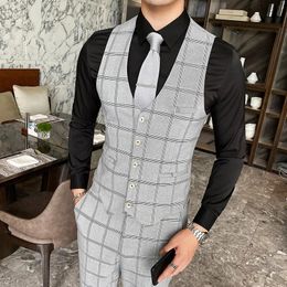 Mens Suit Vest Fashion Slim Plaid Waistcoat Tops Business Man England Style Male Leisure Suits Vests 240119